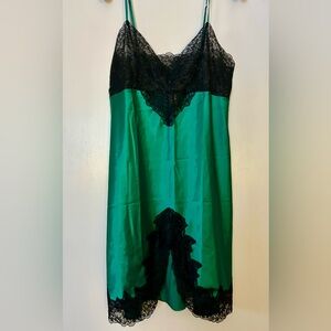 Secrets In Lace satin and lace chemise
♥️3 for $20♥️